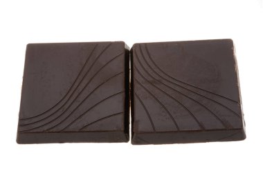 Beyaz arka planda izole çikolatalar 