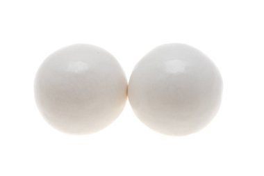 beyaz arkaplanda izole edilmiş sakız 