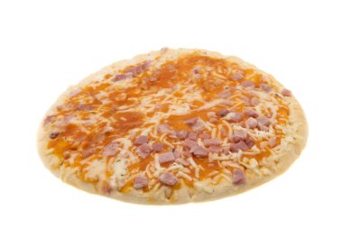 Beyaz arkaplanda izole edilmiş pizza 