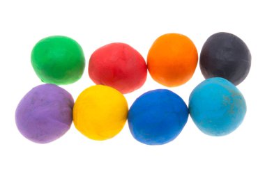 beyaz arkaplanda izole edilmiş renkli plastikler 