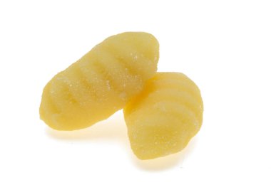 Patates gnocchi beyaz arka planda izole 