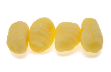 Patates gnocchi beyaz arka planda izole 