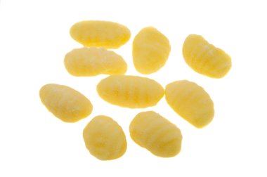 Patates gnocchi beyaz arka planda izole 