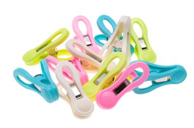 Mandallar beyaz arkaplanda izole edildi 