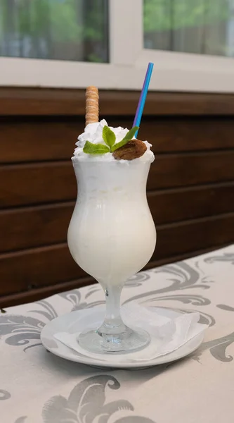 Milkshake Avec Une Paille Dans Café — Photo