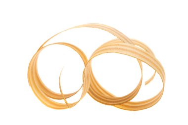 Beyaz zemin üzerinde izole ahşap talaşı 