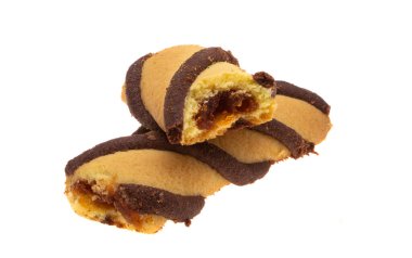 Beyaz arkaplanda izole edilmiş reçelli çerez 