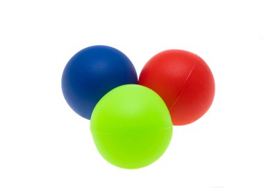 Beyaz arkaplanda izole edilmiş tenis topları 