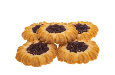 Beyaz arkaplanda izole edilmiş reçelli çerez 