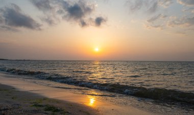 Denizde güzel bir gün doğumu 