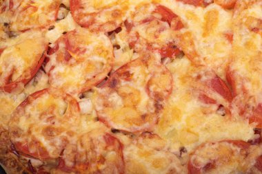 Beyaz arkaplanda izole edilmiş pizza 