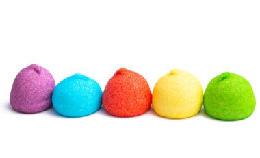 Beyaz arkaplanda izole edilmiş şekerlemeler 