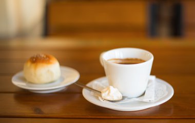 Kahve Kupası ve ekmek rulo