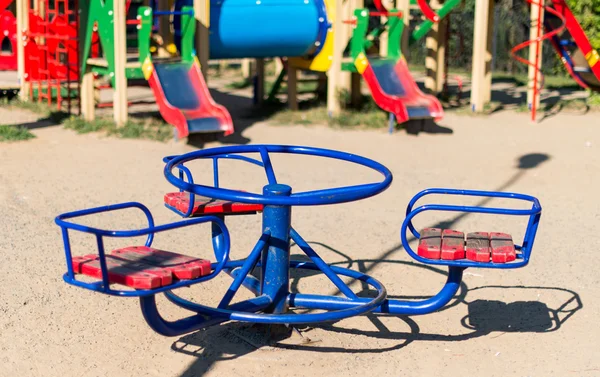 Parque infantil no parque — Fotografia de Stock