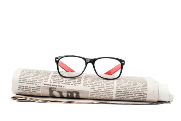 Zeitung mit Brille — Stockfoto