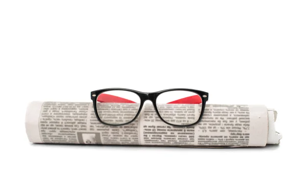 Zeitung mit Brille — Stockfoto