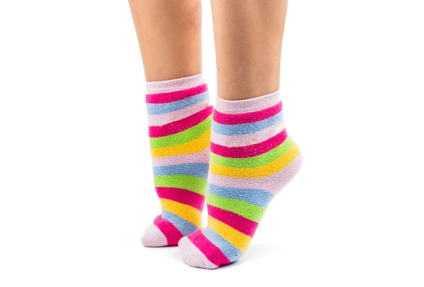 Pruhované ponožky na nohou — Stock fotografie