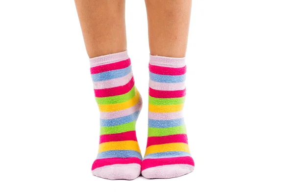 Gestreifte Socken an den Füßen — Stockfoto