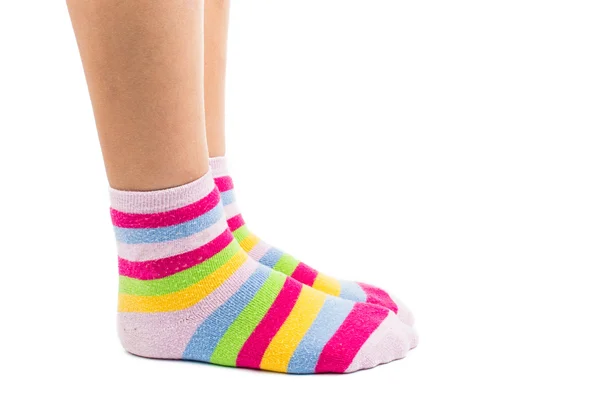 Gestreifte Socken an den Füßen — Stockfoto