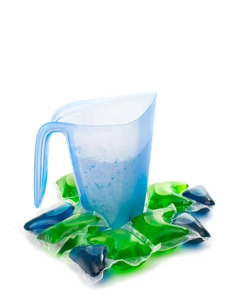 Стиральный порошок в пластиковой чашке — стоковое фото
