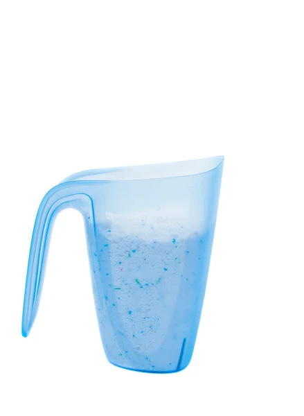Стиральный порошок в пластиковой чашке — стоковое фото