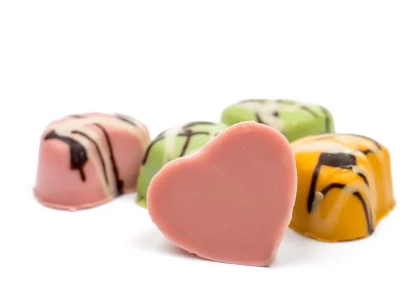 Конфеты с шоколадными сердцами — стоковое фото
