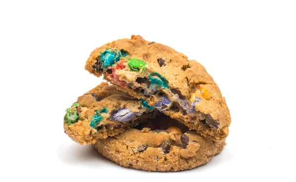 Biscoitos com gotas de chocolate coloridas — Fotografia de Stock
