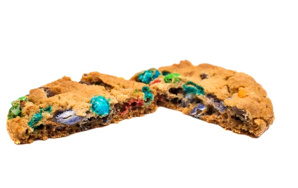 Kekse mit farbigen Schokoladentropfen — Stockfoto