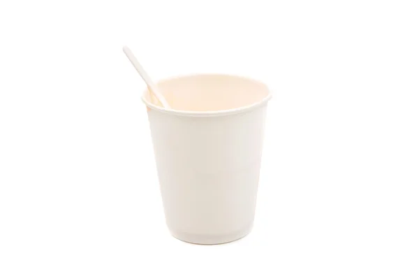 Бумажная чашка с пластиковой ложкой — стоковое фото