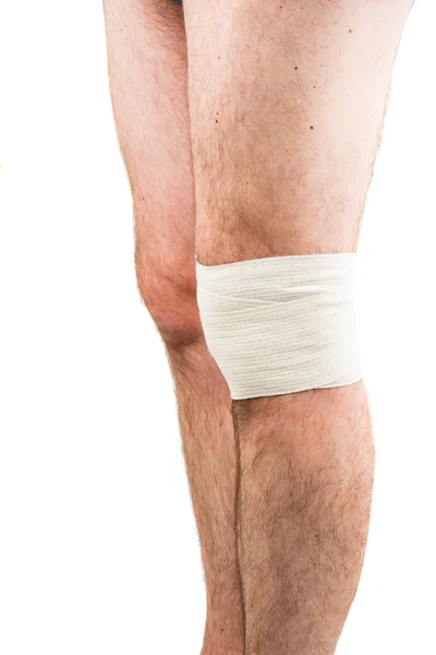 Człowiek z bandaż elastyczny na kolana — Zdjęcie stockowe