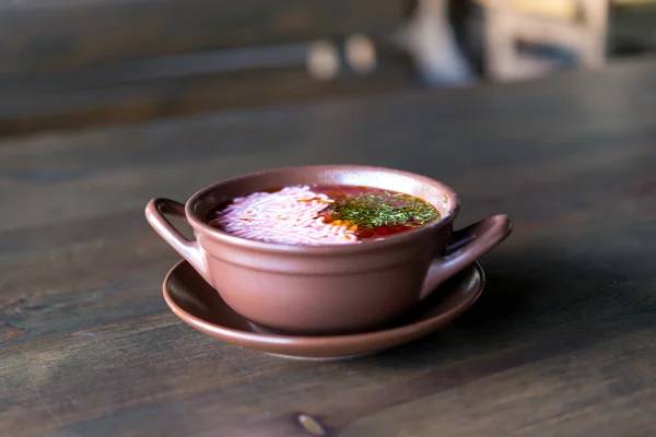 Soup with sour cream in a clay pot — Stock Photo, Image