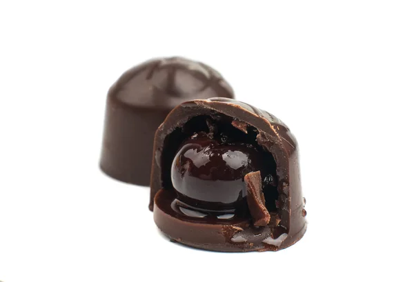 Chocolade overdekte kersen — Stockfoto