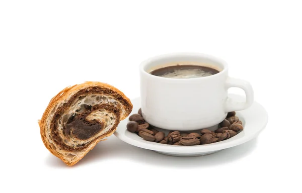 Choklad croissant med kaffe — Stockfoto