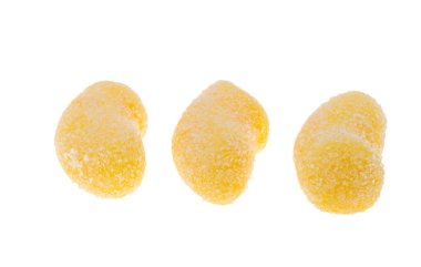 İtalyan gnocchi beyaz arka planda izole