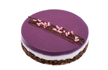 Beyaz arka plan üzerinde izole yaban mersinli cheesecake