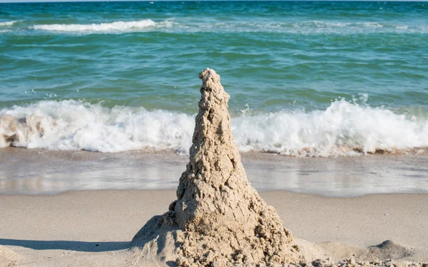 Песчаные замки на пляже — стоковое фото
