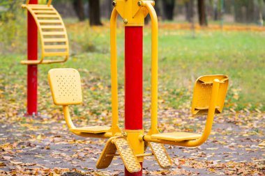 Sonbahar sporları için açık hava egzersiz ekipmanları