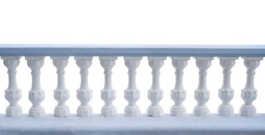 Beyaz arka planda izole edilmiş güzel taş parmaklıklar.