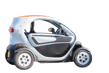 Beyaz arka plan üzerinde izole küçük otomobil