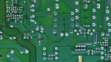 Bir elektrik devre kartının yakın çekim videosu