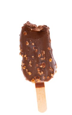 Beyaz arka planda izole edilmiş bir çubukta dondurma.
