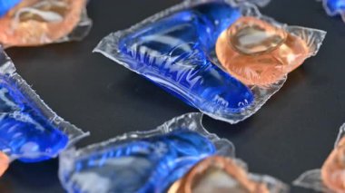 Otomatik çamaşır makineleri için çamaşır kapsülleri videosu