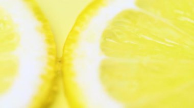 Dilimlenmiş limon dilimlerinin yakın çekim videosu