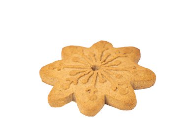 Beyaz arkaplanda izole edilmiş zencefilli kurabiye.