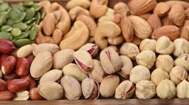 Fındık karışımının yakın çekim videosu.