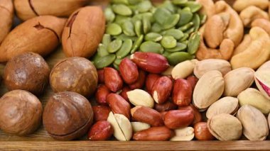 Fındık karışımının yakın çekim videosu.