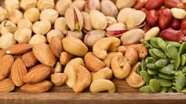 Fındık karışımının yakın çekim videosu.