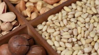 Fındık karışımının yakın çekim videosu.