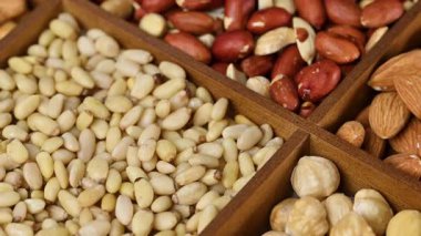 Fındık karışımının yakın çekim videosu.