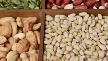 Fındık karışımının yakın çekim videosu.